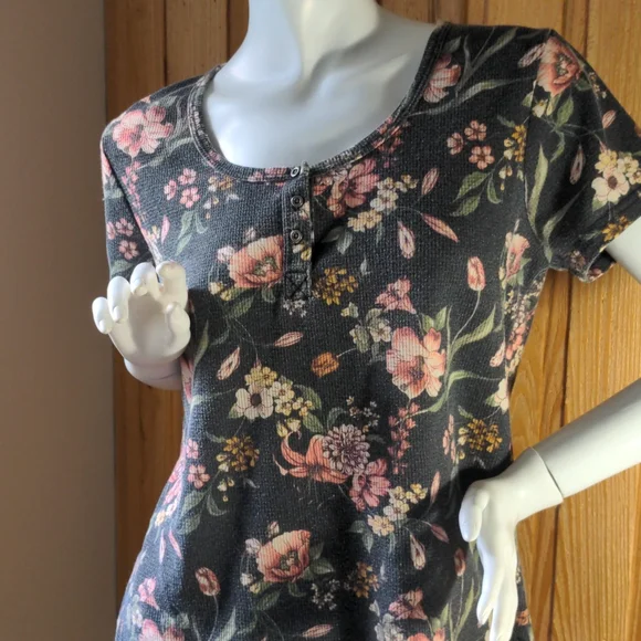 Ladies Top - Picture 2 of 3